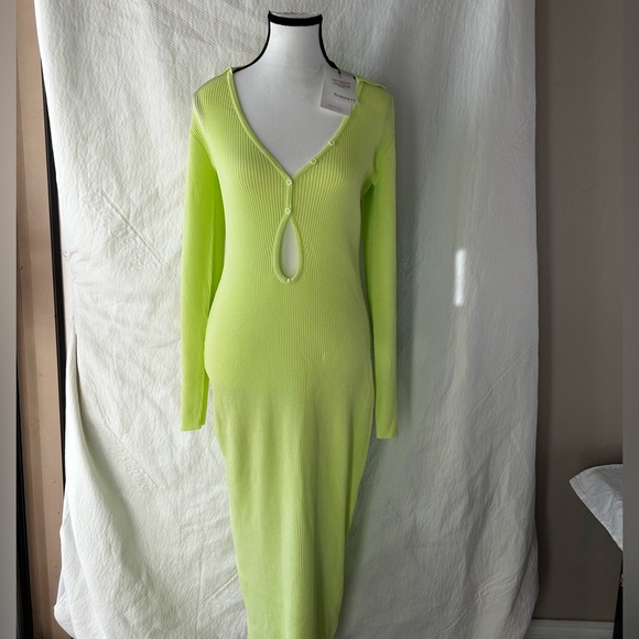 Bardot Dresses & Skirts - Bardot Green Plunge Neck Long Sleeve Bodycon Dress